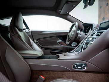Aston Martin DB11 V8 — photo 21