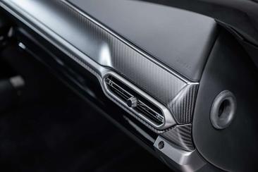 Aston Martin Vantage V8 — photo 25