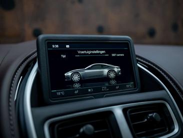 Aston Martin DB11 V8 — photo 25