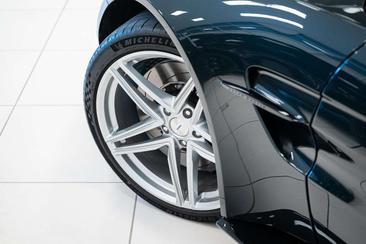 Aston Martin Vantage V8 — photo 32