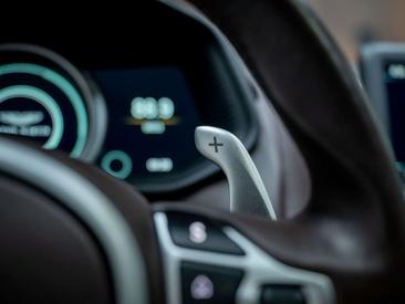 Aston Martin DB11 V8 — photo 28