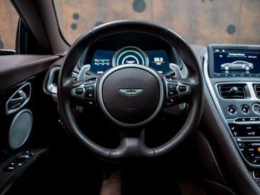 Aston Martin DB11 V8 — photo 29