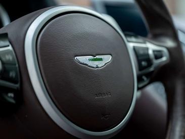 Aston Martin DB11 V8 — photo 32