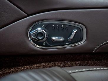 Aston Martin DB11 V8 — photo 36