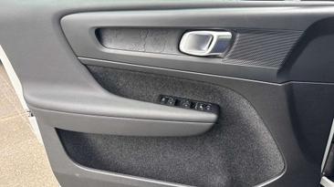 Volvo EX40 Single Motor Extended Range — photo 17