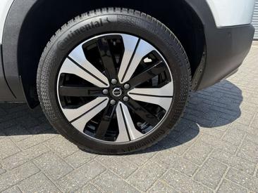 Volvo C40 Coupé SUV — photo 17