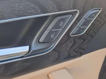 Audi Q8 TFSI E 55 E Quattro — photo 10