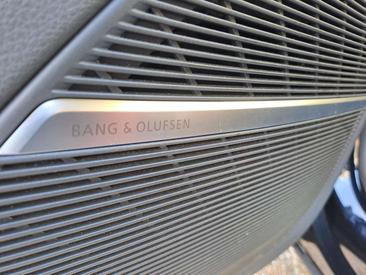 Audi Q8 TFSI E 55 E Quattro — photo 12
