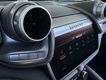 Ferrari GTC4Lusso T — photo 9