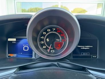 Ferrari GTC4Lusso T — photo 11