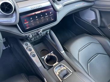 Ferrari GTC4Lusso T — photo 18