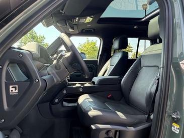Land Rover Defender 130 D300 MHEV — photo 12
