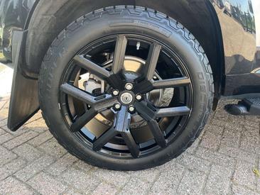 Land Rover Defender 110 P400e — photo 4