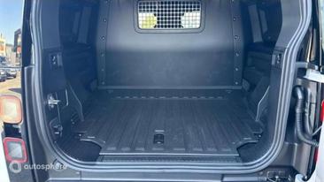 Land Rover Defender 90 D200 MHEV — photo 20