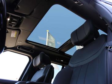 Land Rover Range Rover P550e — photo 12