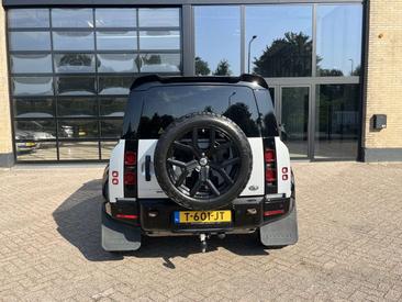 Land Rover Defender 110 P400e — photo 8