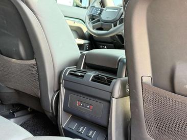 Land Rover Defender 130 D300 MHEV — photo 21