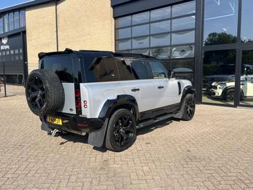 Land Rover Defender 110 P400e — photo 10
