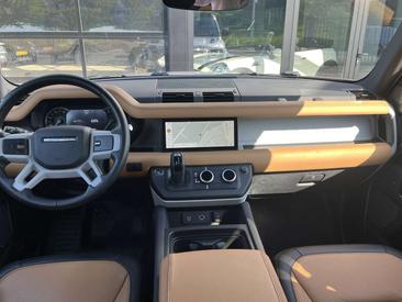 Land Rover Defender 110 P400e — photo 13