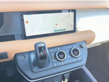 Land Rover Defender 110 P400e — photo 15