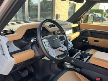 Land Rover Defender 110 P400e — photo 20