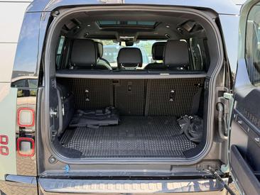 Land Rover Defender 130 D300 MHEV — photo 32