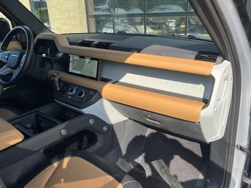Land Rover Defender 110 P400e — photo 22