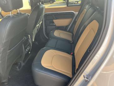 Land Rover Defender 110 P400e — photo 23