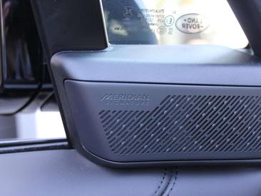 Land Rover Range Rover P550e — photo 32