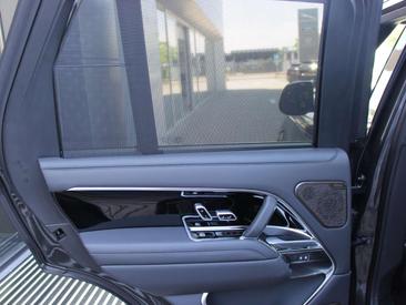 Land Rover Range Rover P550e — photo 33