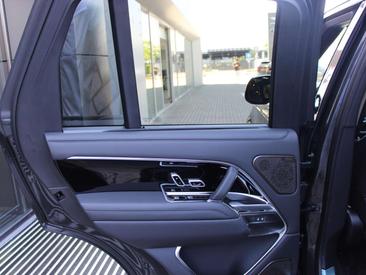 Land Rover Range Rover P550e — photo 34
