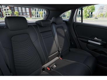 Mercedes EQA 300 4MATIC — photo 9