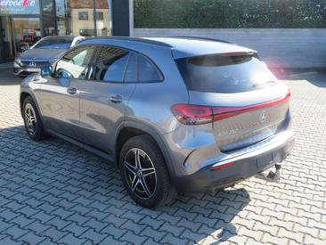 Mercedes EQA 250 — photo 11