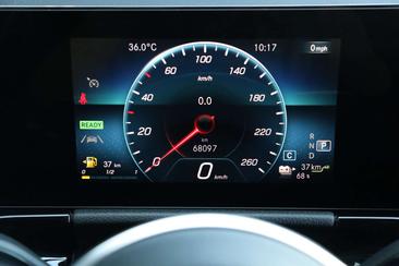 Mercedes GLA 250e — photo 8