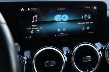 Mercedes GLA 250e — photo 14