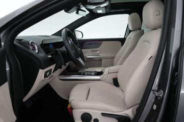 Mercedes EQA 350 — photo 17