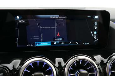 Mercedes EQA 250 — photo 15