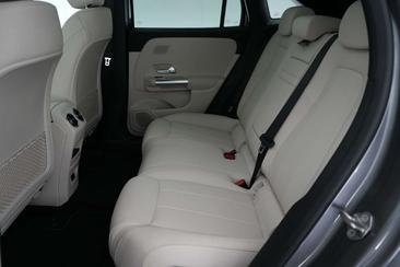 Mercedes EQA 350 — photo 20