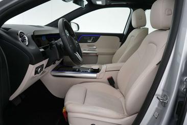 Mercedes EQA 250 — photo 17