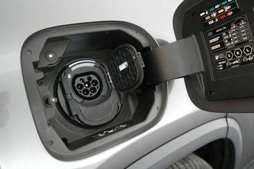 Mercedes EQA 350 — photo 26