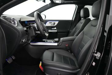 Mercedes EQA 250 — photo 17
