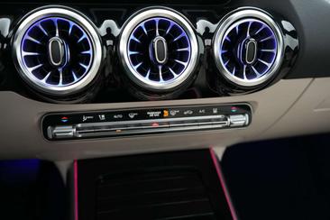 Mercedes EQA 350 — photo 31
