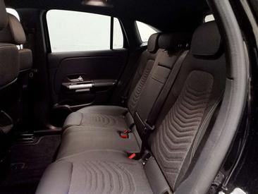 Mercedes EQA 250 — photo 12