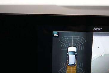 Mercedes EQA 350 — photo 33