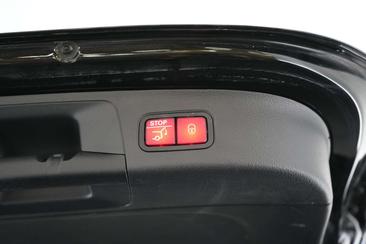 Mercedes EQA 250 — photo 22