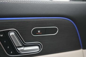 Mercedes EQA 250 — photo 28