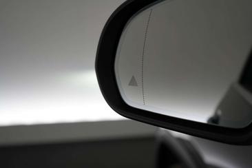 Mercedes EQA 350 — photo 34