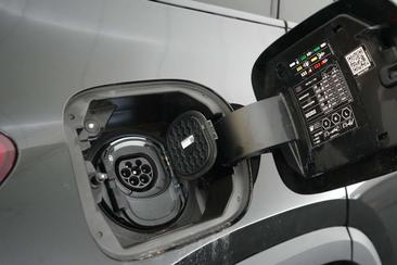 Mercedes EQA 250 — photo 24