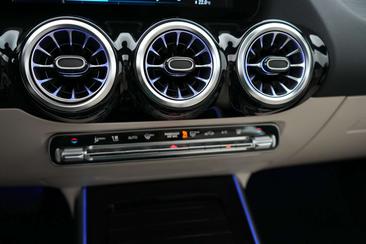 Mercedes EQA 250 — photo 30