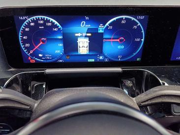 Mercedes EQA 250 — photo 15